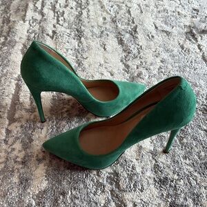 Elegant Green Suede Pumps